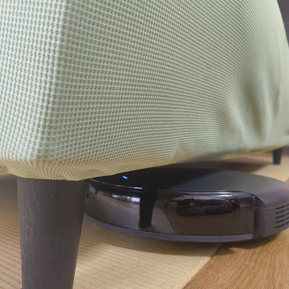 ソファーの下にも入り込む7.2cmの低身長