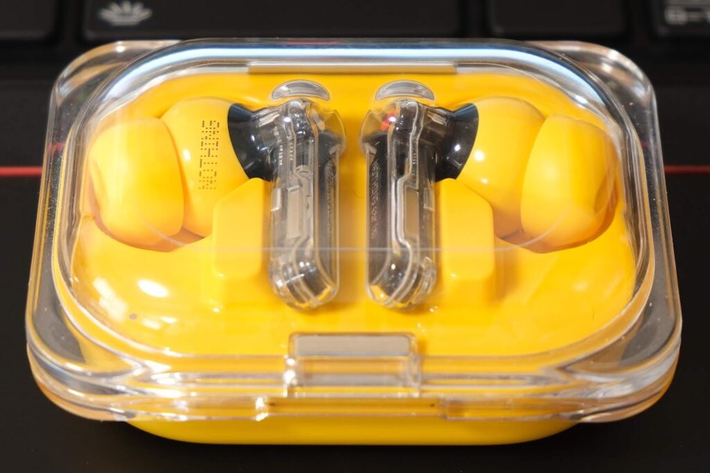 目を惹くイエロー