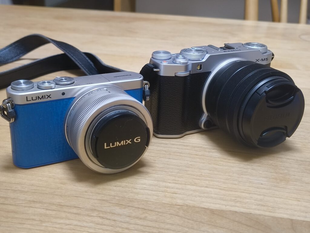 X-M5とGM1S X-M5は少し大きいけど、これでもまだまだコンパクトな方だと思う。
